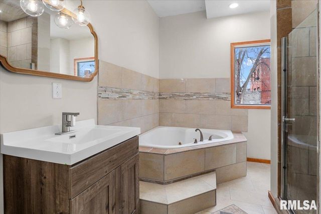 1037 N 8TH Street, Springfield, IL 62702