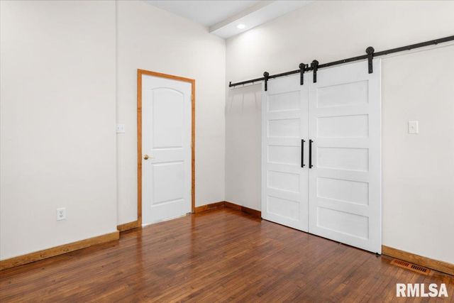 1037 N 8TH Street, Springfield, IL 62702