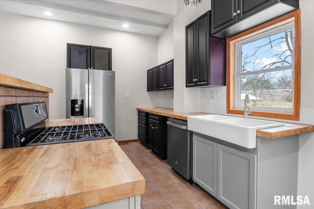 1037 N 8TH Street, Springfield, IL 62702