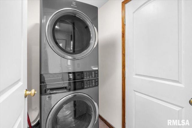 1037 N 8TH Street, Springfield, IL 62702