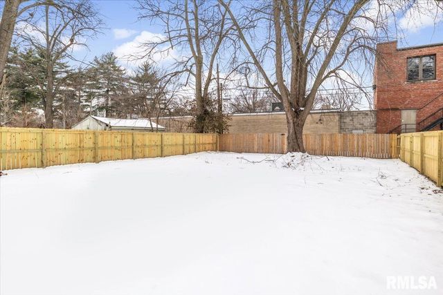 1037 N 8TH Street, Springfield, IL 62702