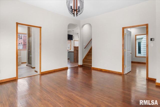 1037 N 8TH Street, Springfield, IL 62702