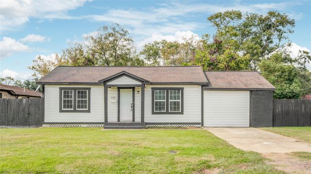 609 Hurst Street, Angleton, TX 77515