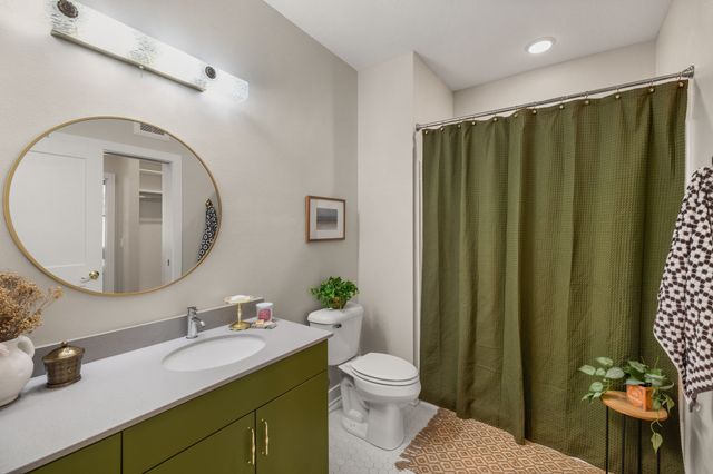 450 SW 7th Street 104, Des Moines, IA 50309