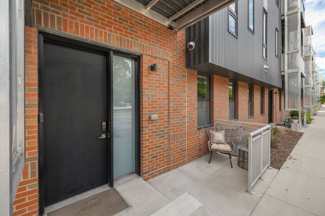 450 SW 7th Street 104, Des Moines, IA 50309