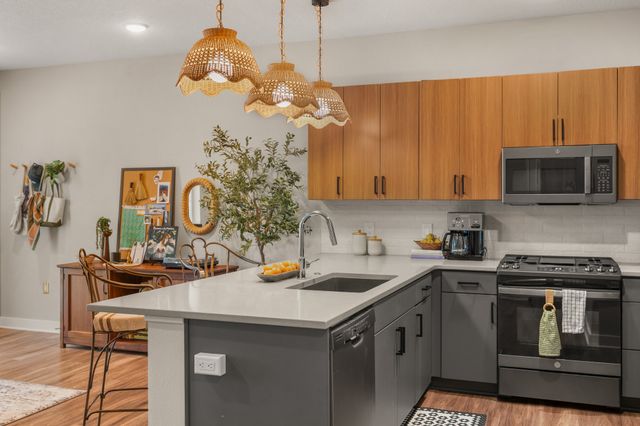 450 SW 7th Street 104, Des Moines, IA 50309