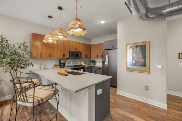 450 SW 7th Street 104, Des Moines, IA 50309