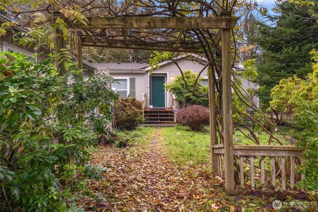 20481 Stephen Drive NE, Kingston, WA 98346