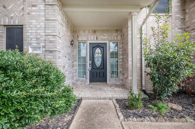 1027 E Hampton Drive, Pearland, TX 77584