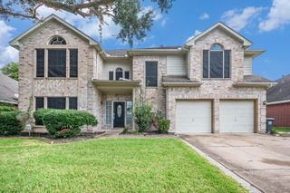 1027 E Hampton Drive, Pearland, TX 77584