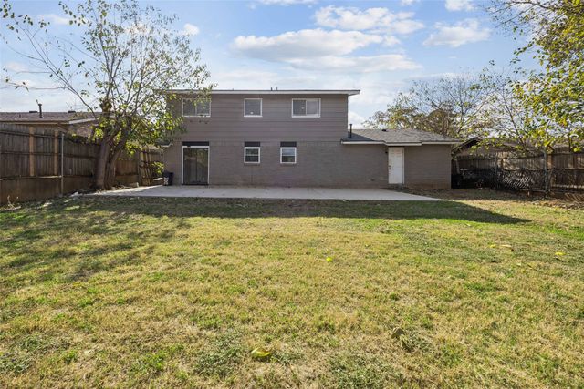 702 Shelmar Drive, Euless, TX 76039