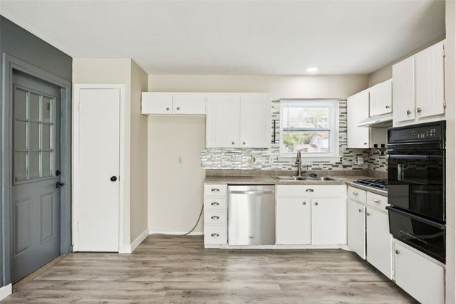 702 Shelmar Drive, Euless, TX 76039