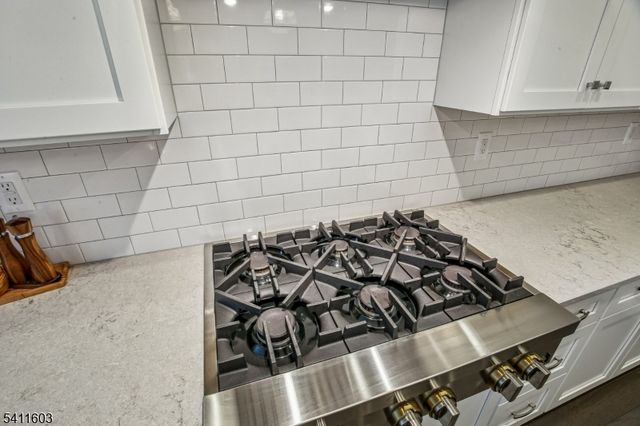 11 Concord Ct, Warren Twp., NJ 07059