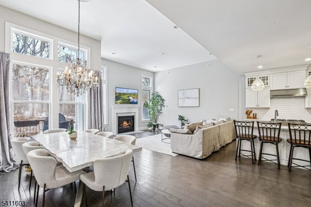 11 Concord Ct, Warren Twp., NJ 07059