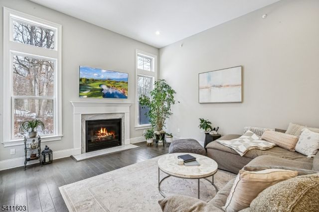 11 Concord Ct, Warren Twp., NJ 07059