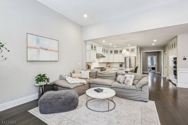 11 Concord Ct, Warren Twp., NJ 07059