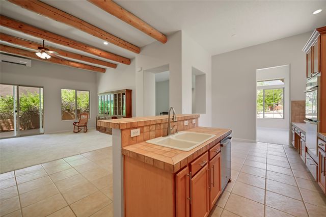 92 Canada del Rancho, Santa Fe, NM 87508