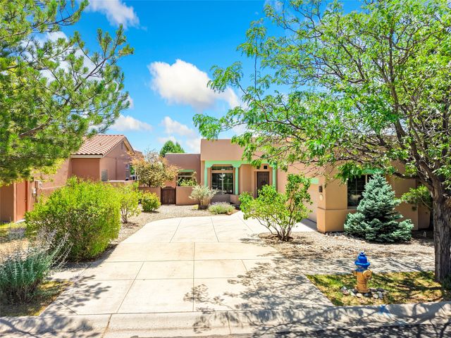 92 Canada del Rancho, Santa Fe, NM 87508