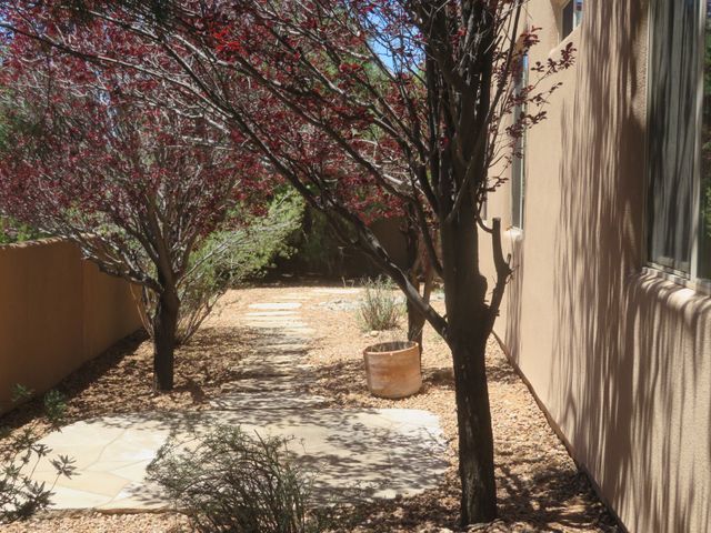 92 Canada del Rancho, Santa Fe, NM 87508