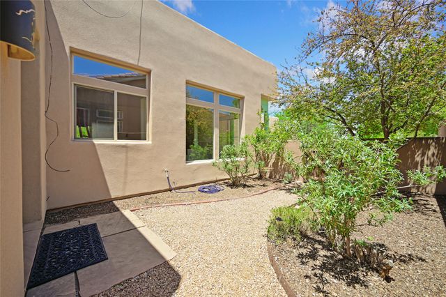 92 Canada del Rancho, Santa Fe, NM 87508