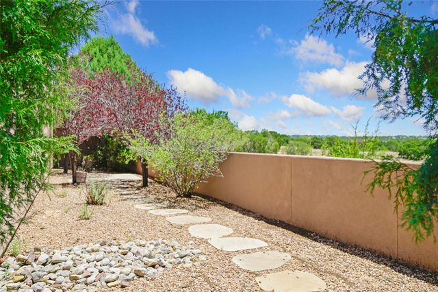 92 Canada del Rancho, Santa Fe, NM 87508