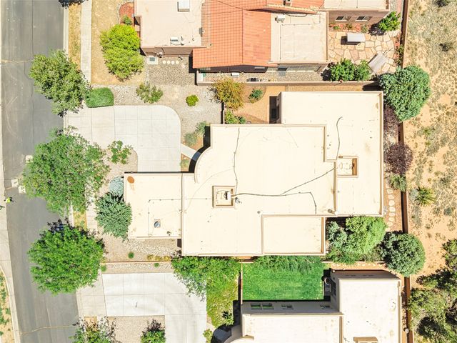 92 Canada del Rancho, Santa Fe, NM 87508