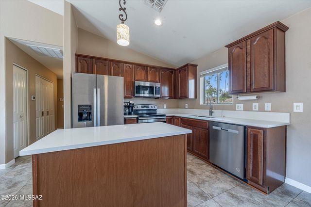10790 S April Spring Place, Vail, AZ 85641
