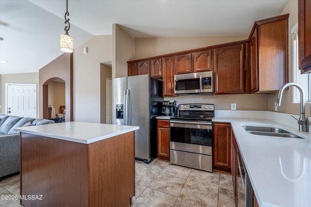 10790 S April Spring Place, Vail, AZ 85641