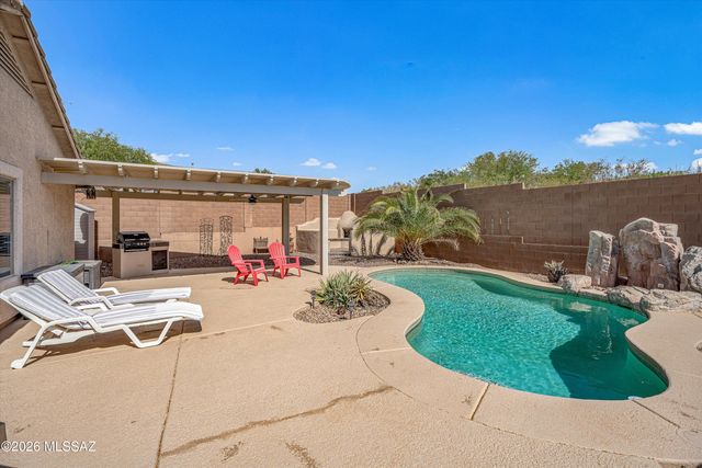 10790 S April Spring Place, Vail, AZ 85641