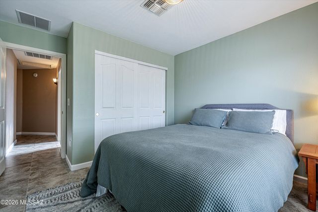 10790 S April Spring Place, Vail, AZ 85641