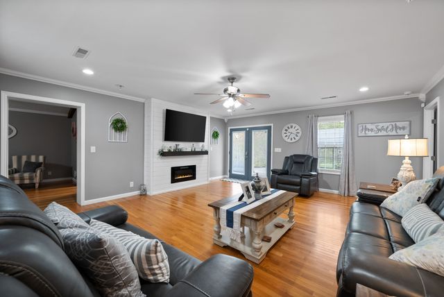 283 Lady Ln, Ashland City, TN 37015