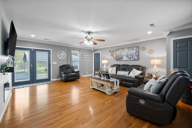 283 Lady Ln, Ashland City, TN 37015