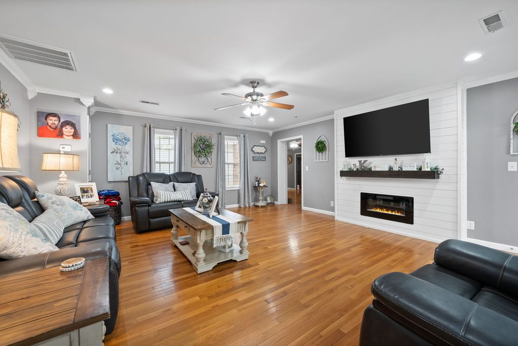 283 Lady Ln, Ashland City, TN 37015