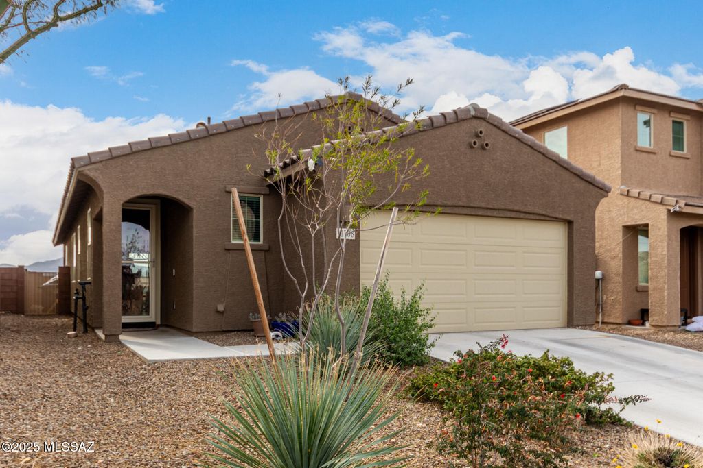 11308 S Weismann Drive, Vail, AZ 85641