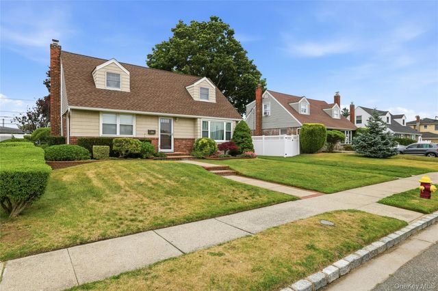 324 Coleridge Street, Levittown, NY 11756