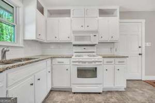 231 Meadowbrook Drive, Mcdonough, GA 30253