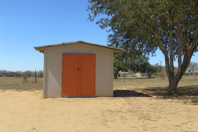 201 Cimarron, Floresville, TX 78114