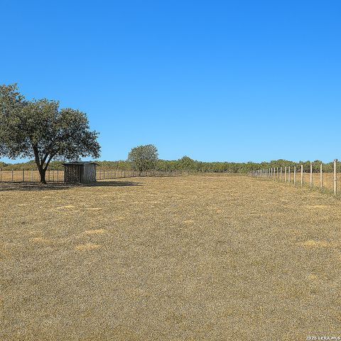 201 Cimarron, Floresville, TX 78114