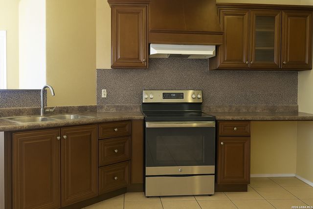 201 Cimarron, Floresville, TX 78114