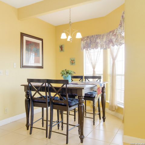 201 Cimarron, Floresville, TX 78114