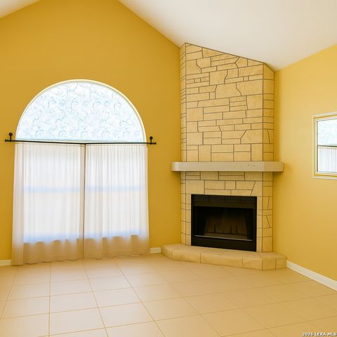 201 Cimarron, Floresville, TX 78114