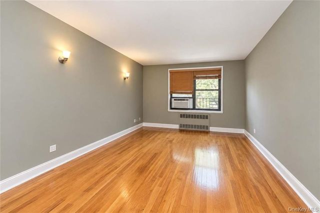 84-01 Main Street 429, Briarwood, NY 11435