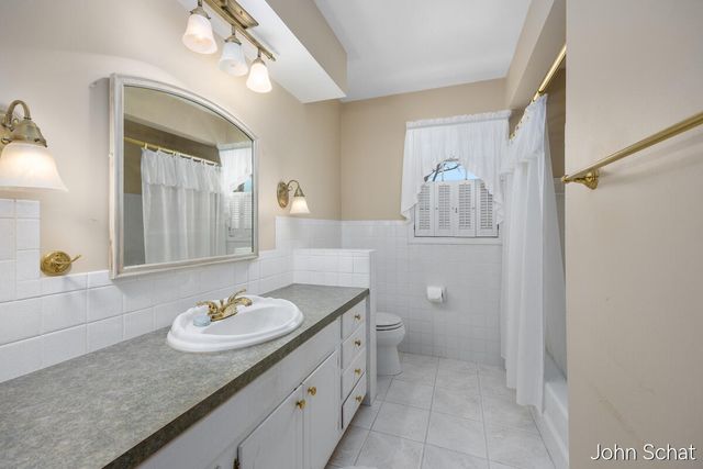 2145 Bauer Road, Jenison, MI 49428