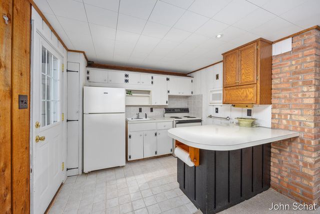 2145 Bauer Road, Jenison, MI 49428