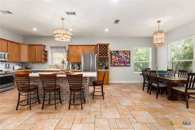 326 Red Bird Lane, Kingsbury, TX 78638