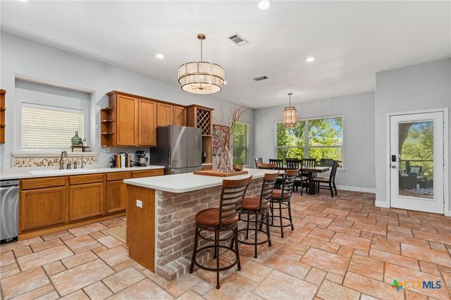 326 Red Bird Lane, Kingsbury, TX 78638