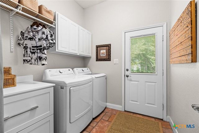 326 Red Bird Lane, Kingsbury, TX 78638