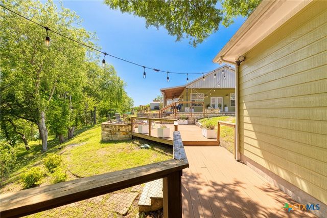 326 Red Bird Lane, Kingsbury, TX 78638