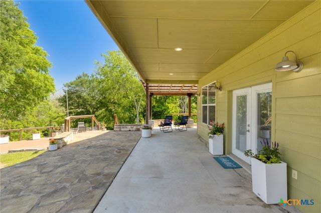 326 Red Bird Lane, Kingsbury, TX 78638