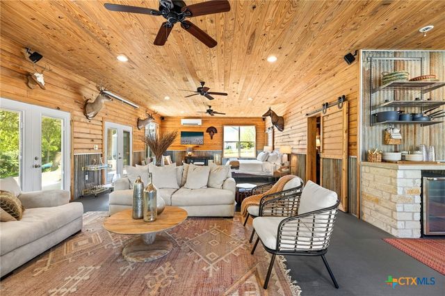 326 Red Bird Lane, Kingsbury, TX 78638